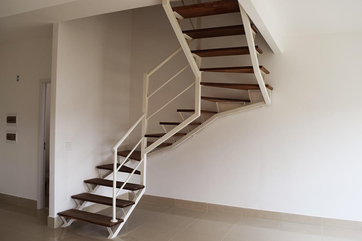 Escada mista para o empreendimento Casas de Toscana, da construtora Concima/ Merolar