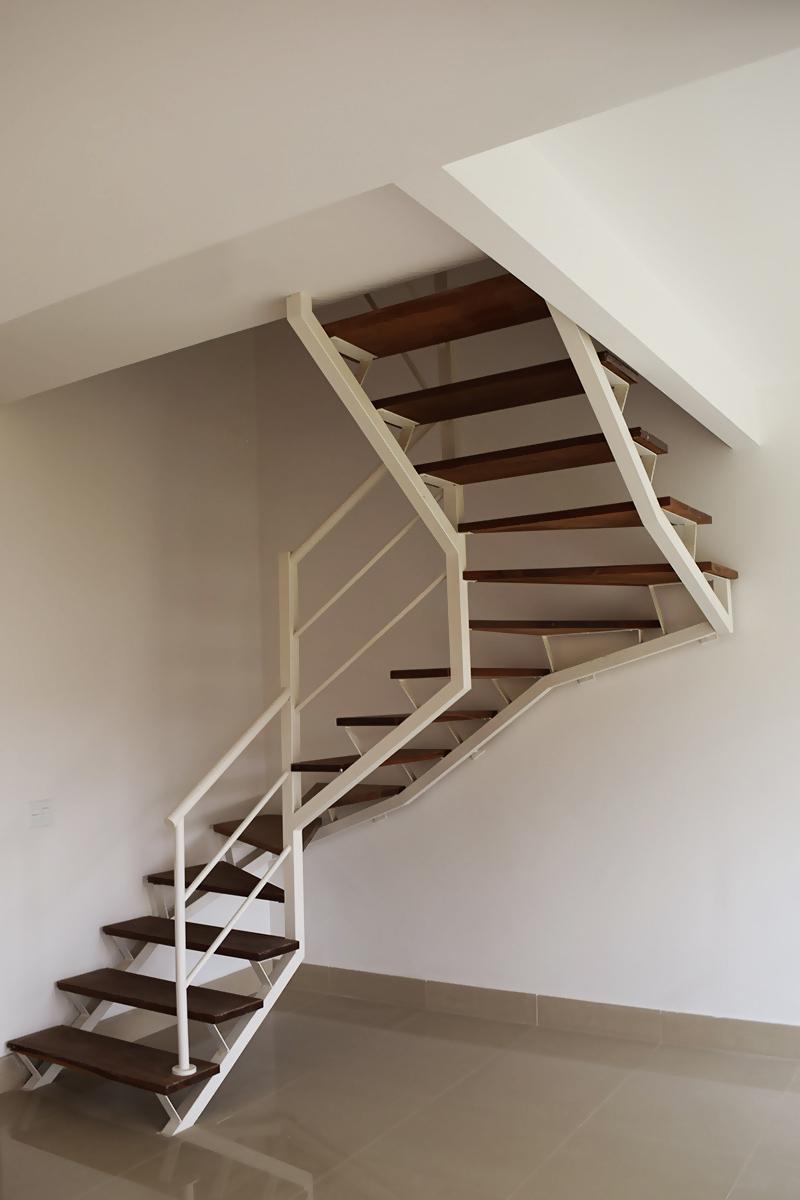 Escada mista para o empreendimento Casas de Toscana, da construtora Concima/ Merolar