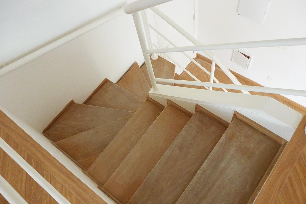 A construtora ficou muito satisfeita com o projeto desenvolvido e a solução encontrada para as escadas e a divisão dos ambientes e entregamos as 20 escadas com acabamento superior.