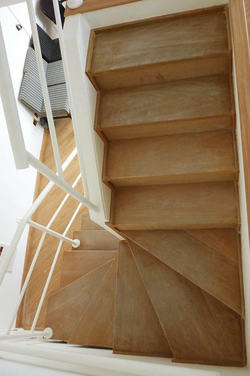 A construtora ficou muito satisfeita com o projeto desenvolvido e a solução encontrada para as escadas e a divisão dos ambientes e entregamos as 20 escadas com acabamento superior.