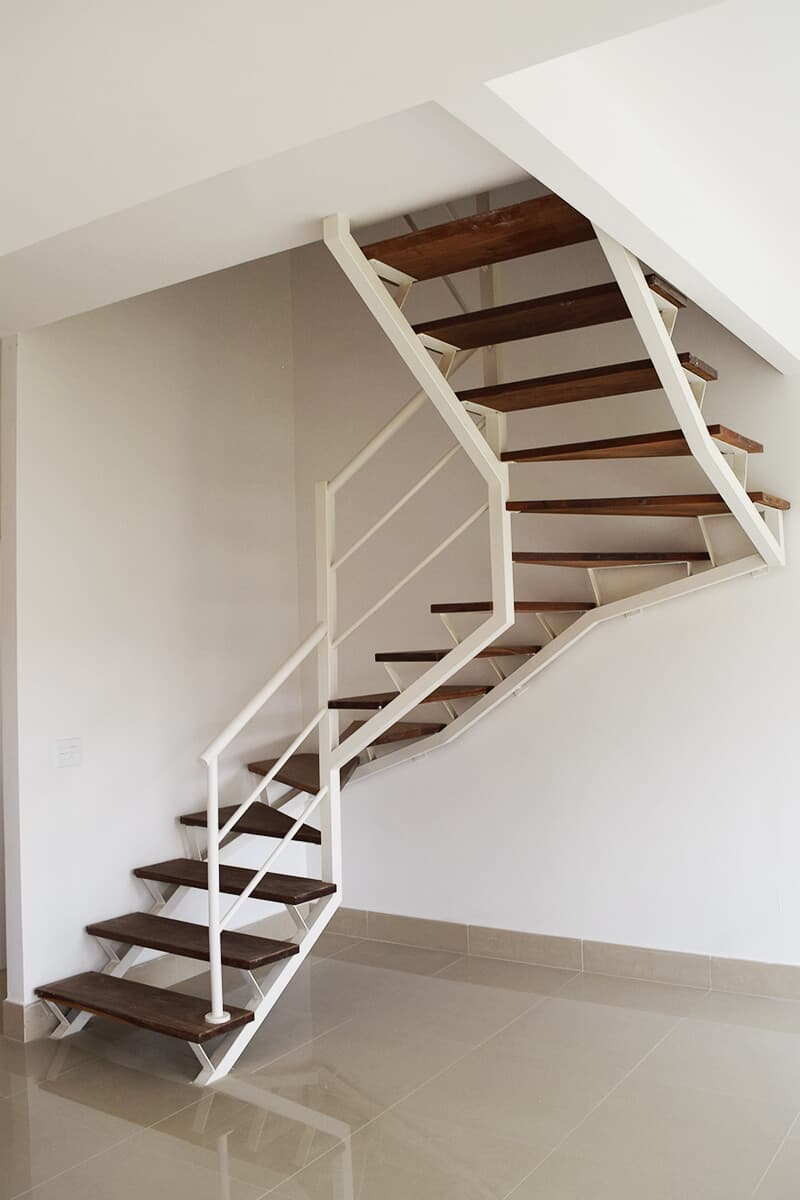 Escada mista para o empreendimento Casas de Toscana, da construtora Concima/ Merolar