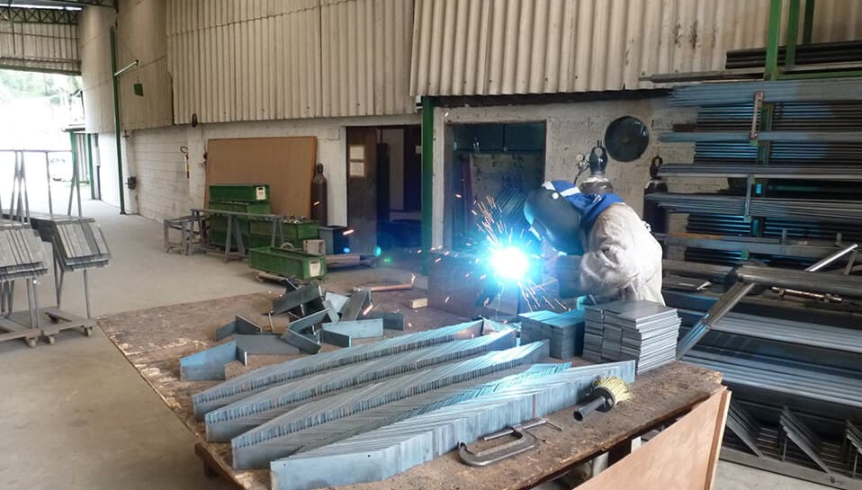 Roteiro construtora: Fabricação das escadas