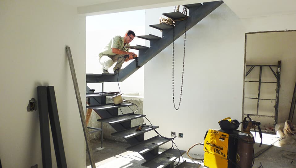 Roteiro construtoras: instalação das escadas