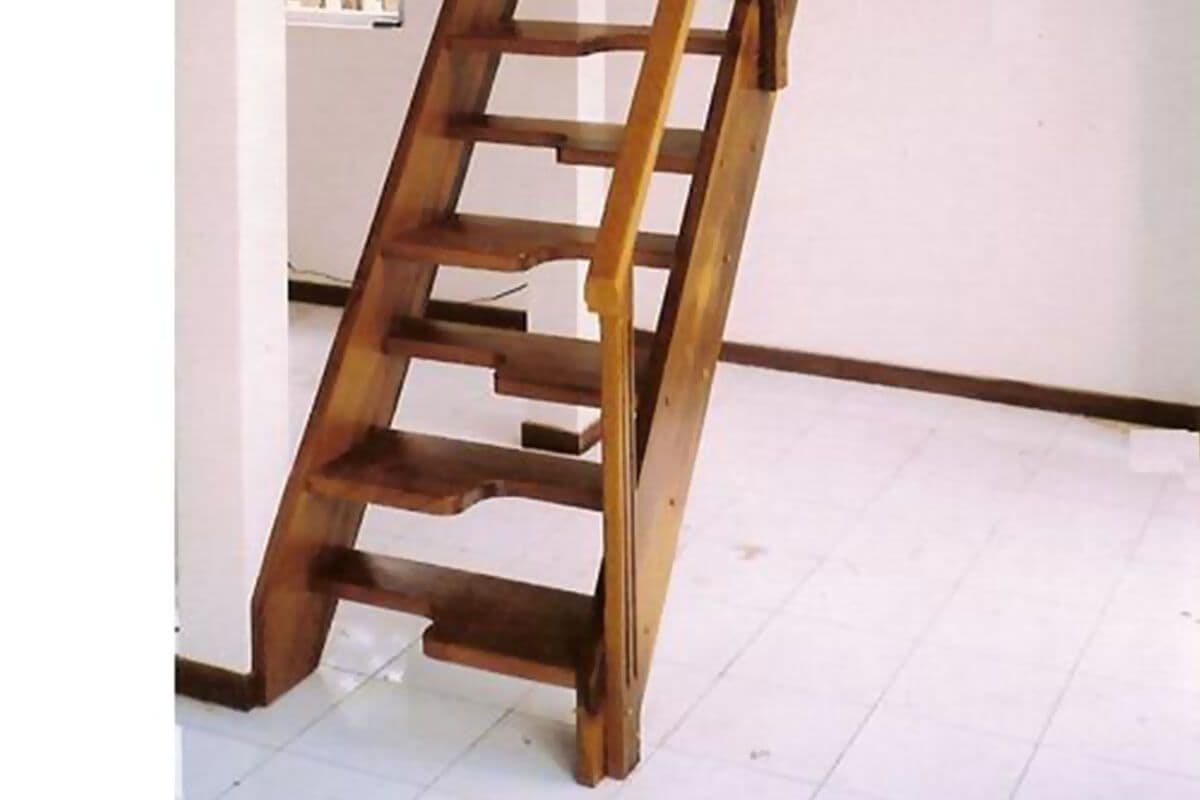 Escada compacta para apartamento e duplex